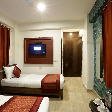 Hotel Airport Star Нью-Делі Екстер'єр фото