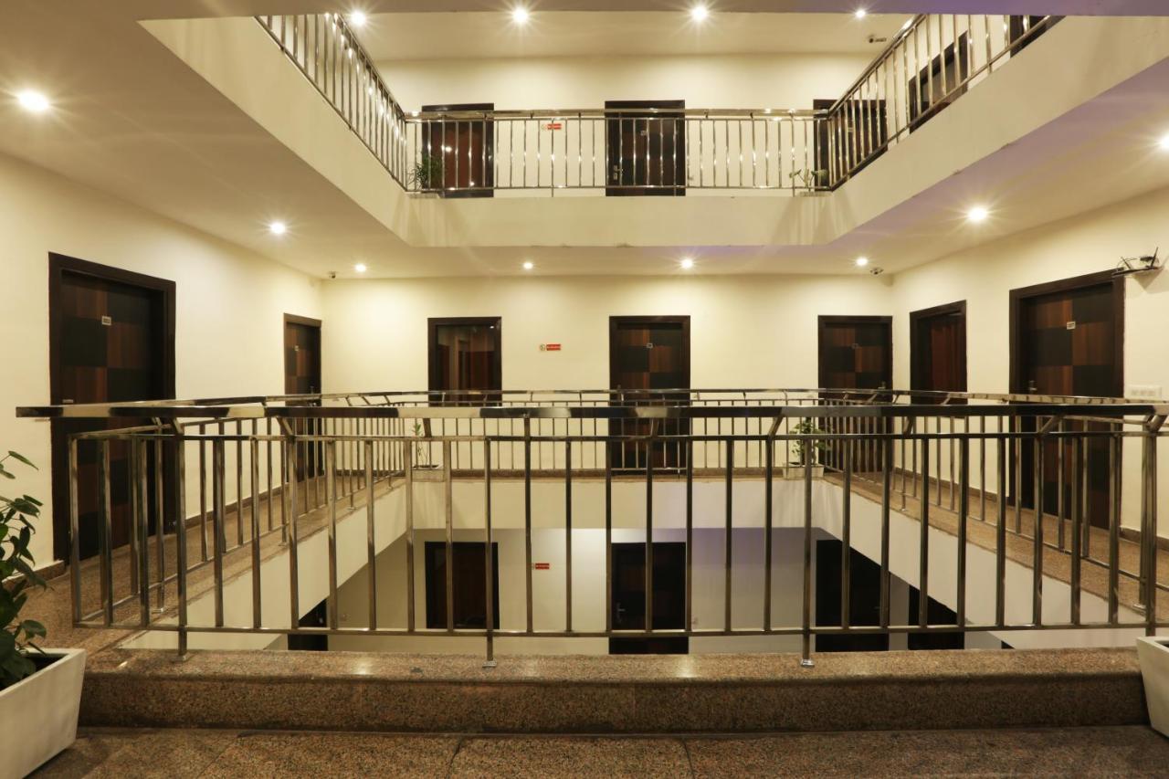 Hotel Airport Star Нью-Делі Екстер'єр фото