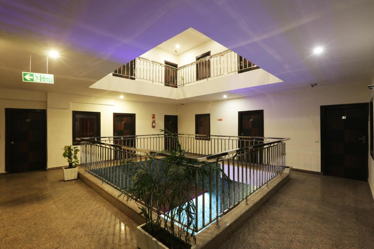 Hotel Airport Star Нью-Делі Екстер'єр фото